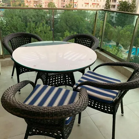 Flat On The First Line With Sea View In Konak Tower 公寓