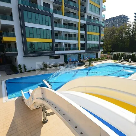 Flat On The First Line With Sea View In Konak Tower 公寓